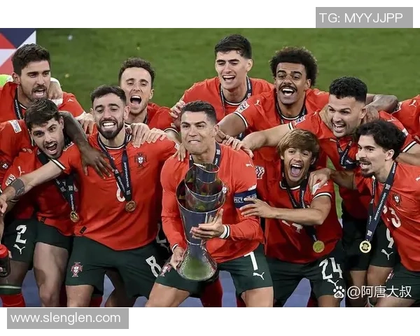 足球罗罗带你领略绿茵场上的激情与梦想探索球场背后的故事与传奇